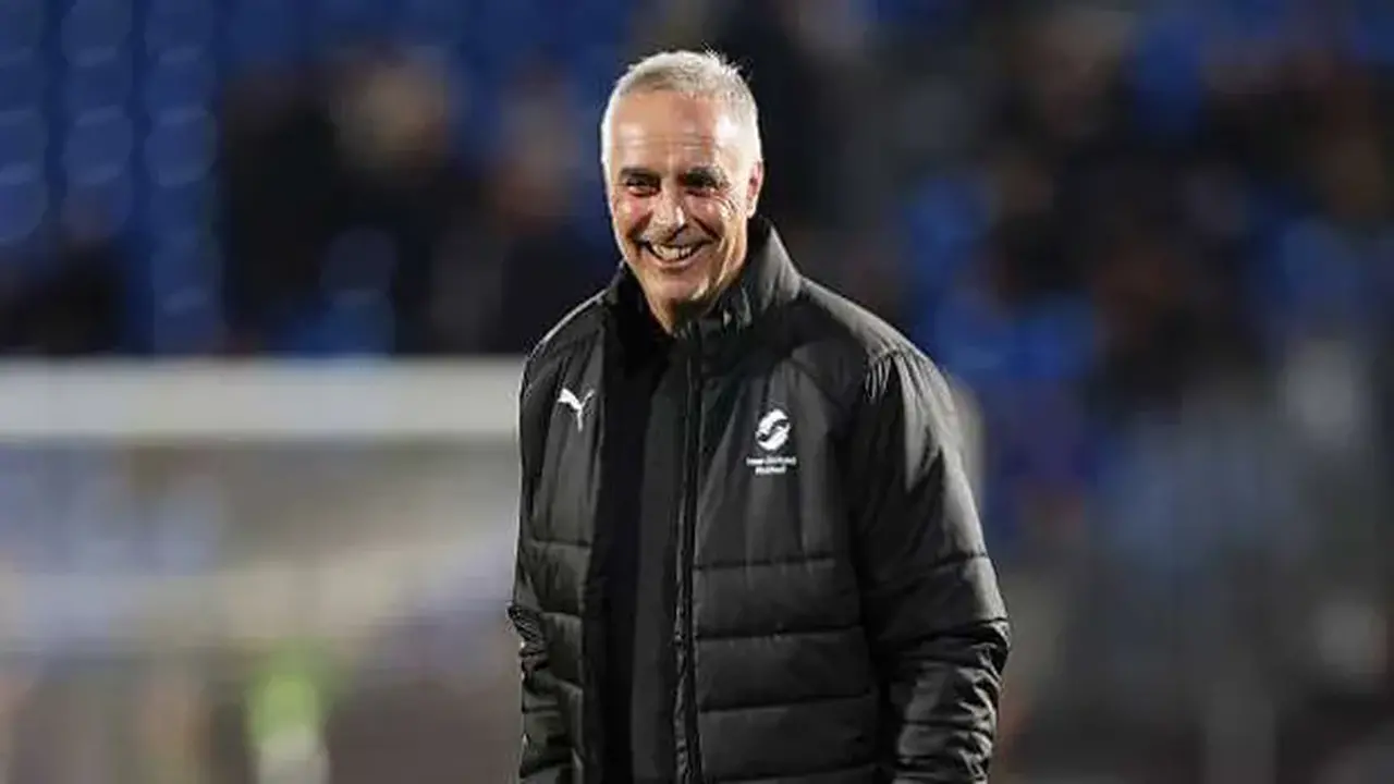 مدرب نيوزيلندا يعترف بصعوبة مباريات المونديال ويؤكد فرص الفوز قائماً على العمل الجاد